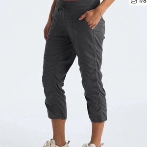 North Face Aphrodite 2.0Capri pants Sz XXL
Lightweight Water resistant Quick dry